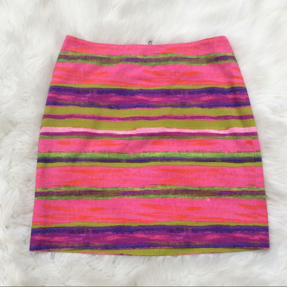 ♥️NWT Gorgeous ANN TAYLOR skirt size 4. (101)